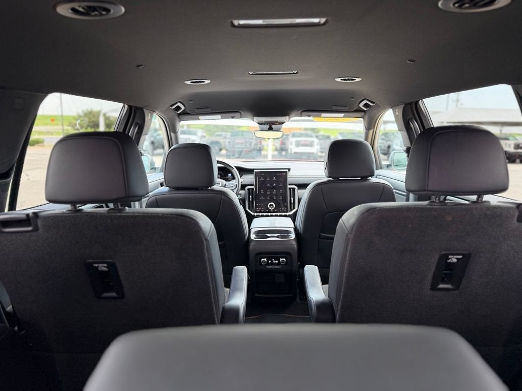 2025 GMC Acadia AT4