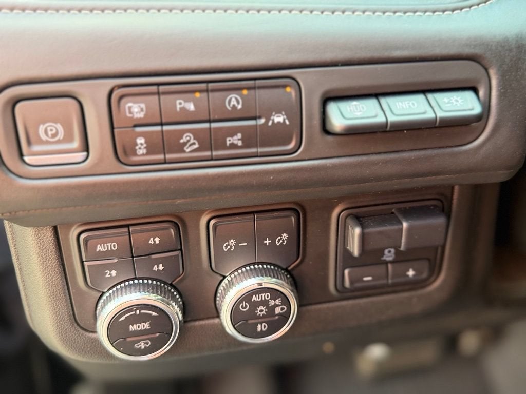 2023 GMC Yukon XL Denali Ultimate
