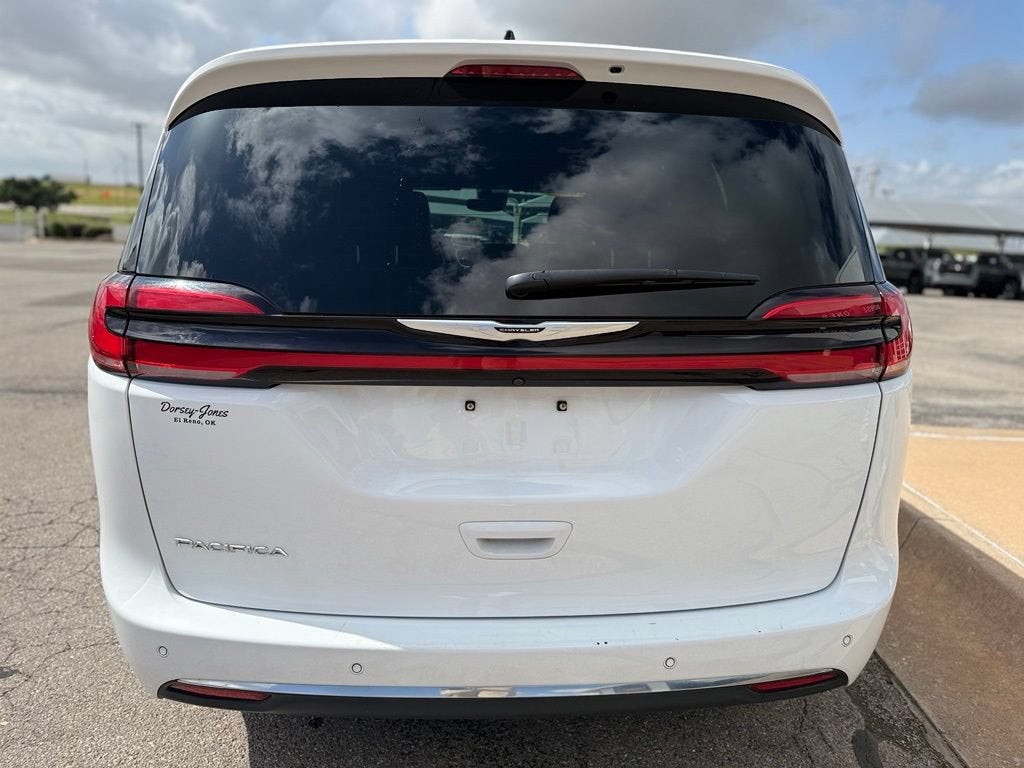 2025 Chrysler Pacifica Select