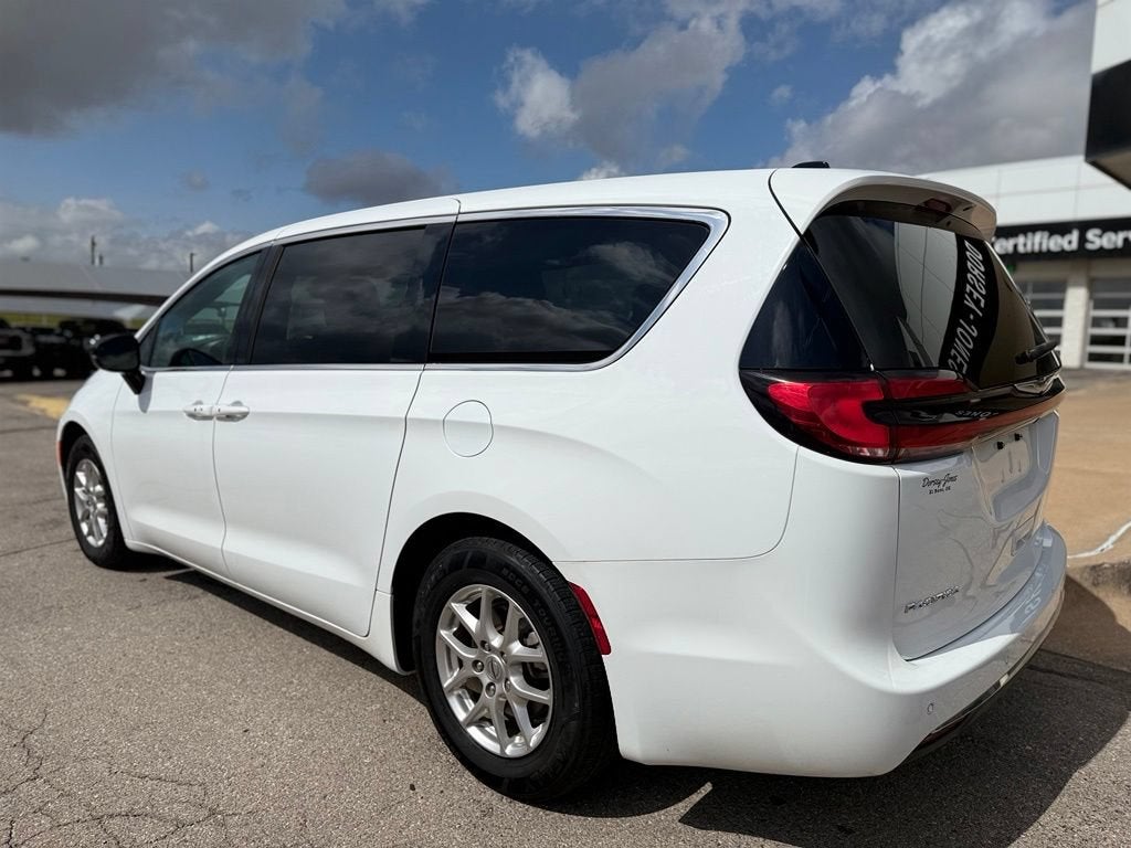2025 Chrysler Pacifica Select