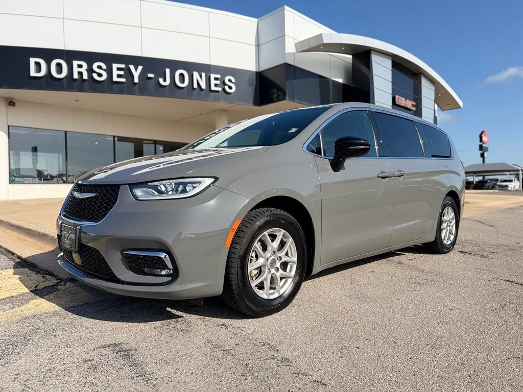 2025 Chrysler Pacifica Select