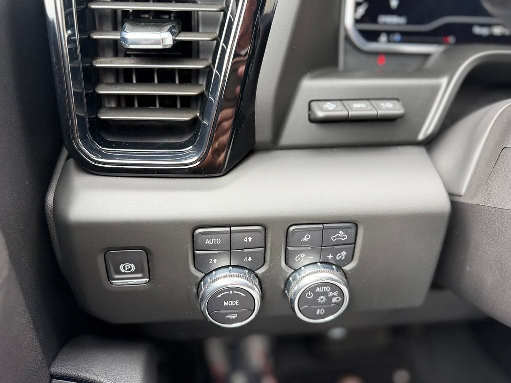 2025 GMC Sierra 1500 AT4