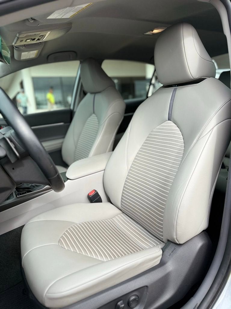 2022 Toyota Camry Hybrid SE