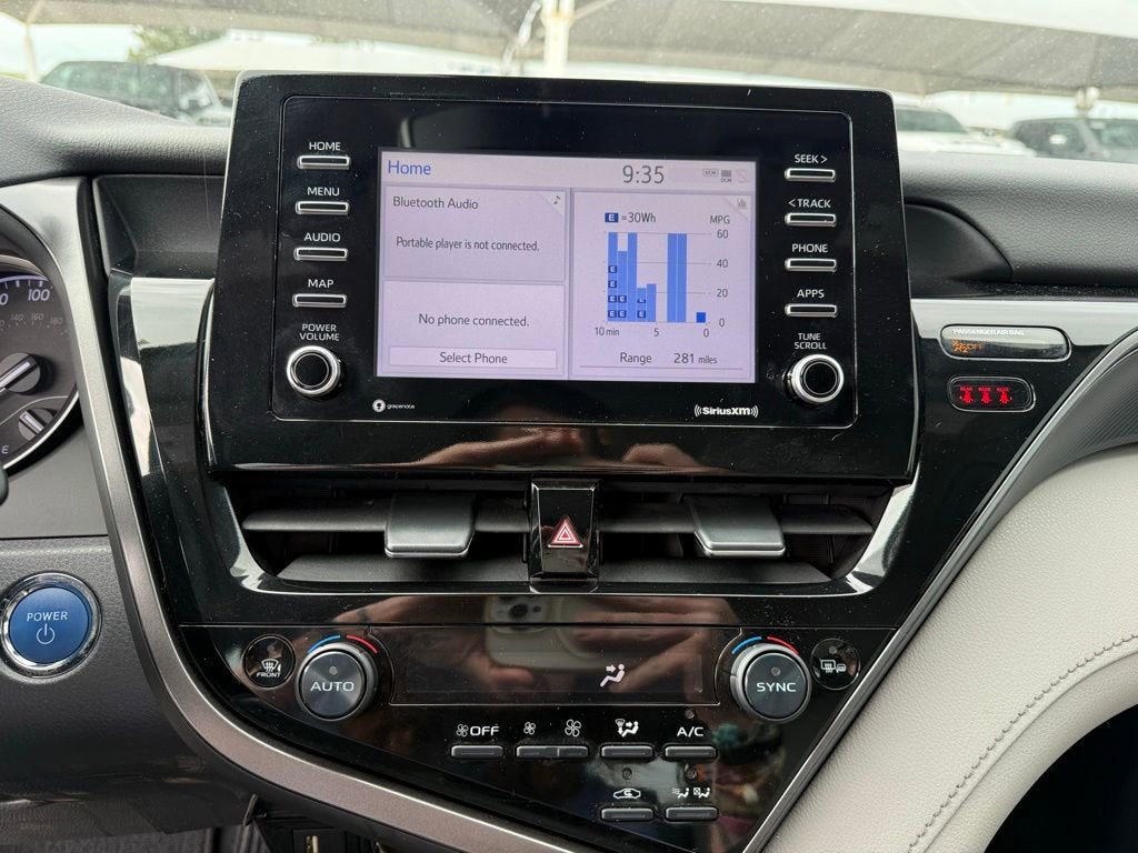 2022 Toyota Camry Hybrid SE