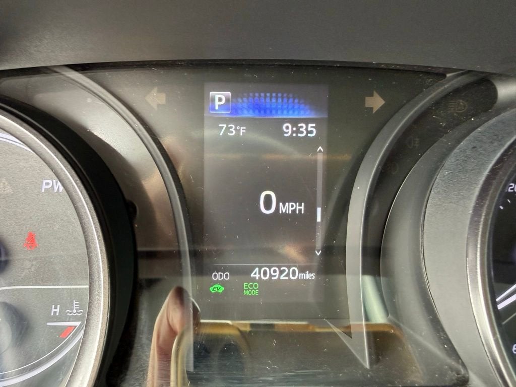 2022 Toyota Camry Hybrid SE