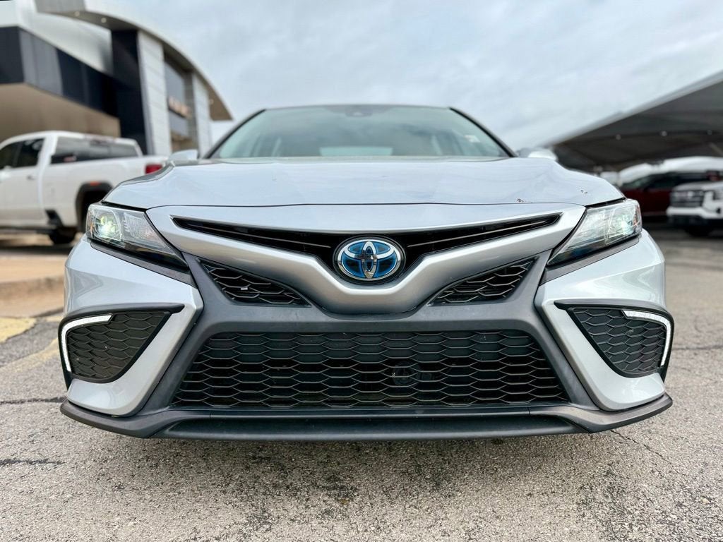 2022 Toyota Camry Hybrid SE