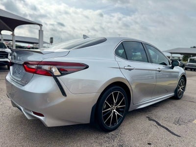 2022 Toyota Camry Hybrid SE