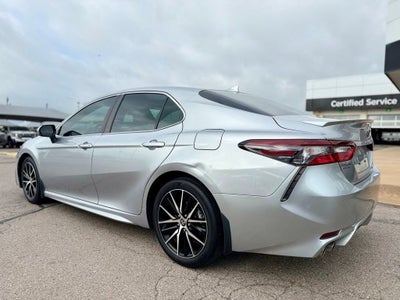 2022 Toyota Camry Hybrid SE