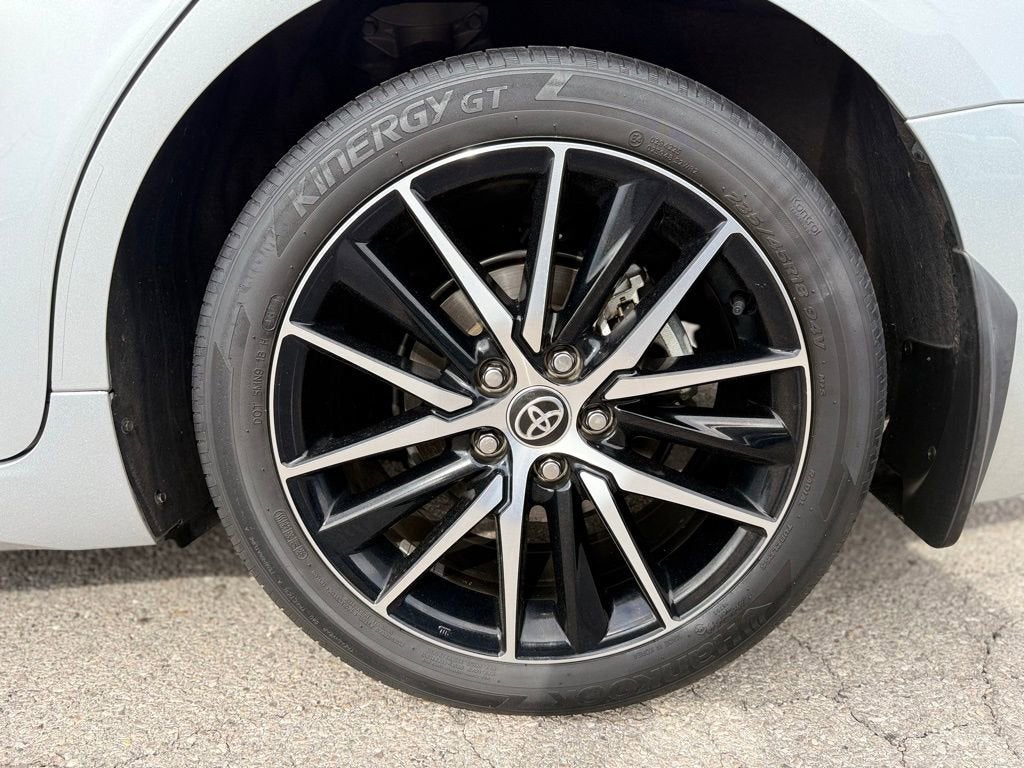 2022 Toyota Camry Hybrid SE