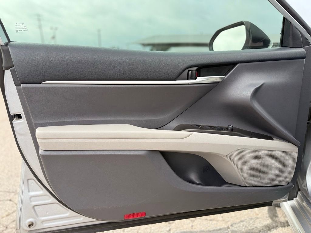 2022 Toyota Camry Hybrid SE