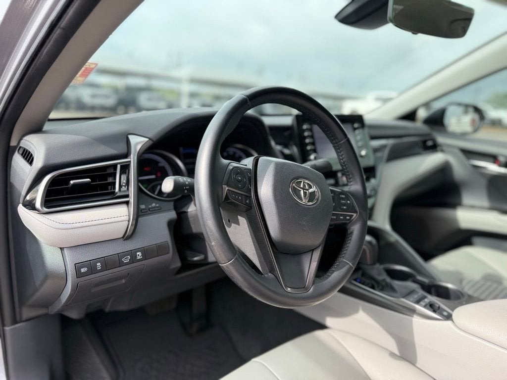 2022 Toyota Camry Hybrid SE