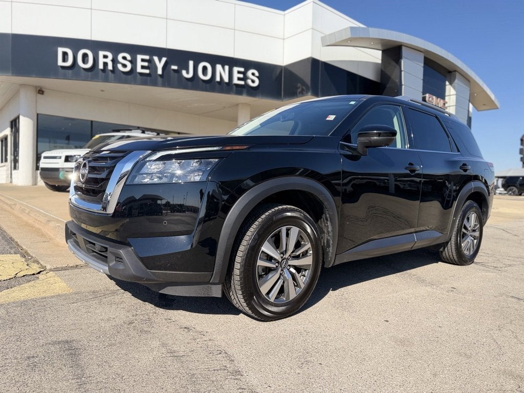 2025 Nissan Pathfinder SL