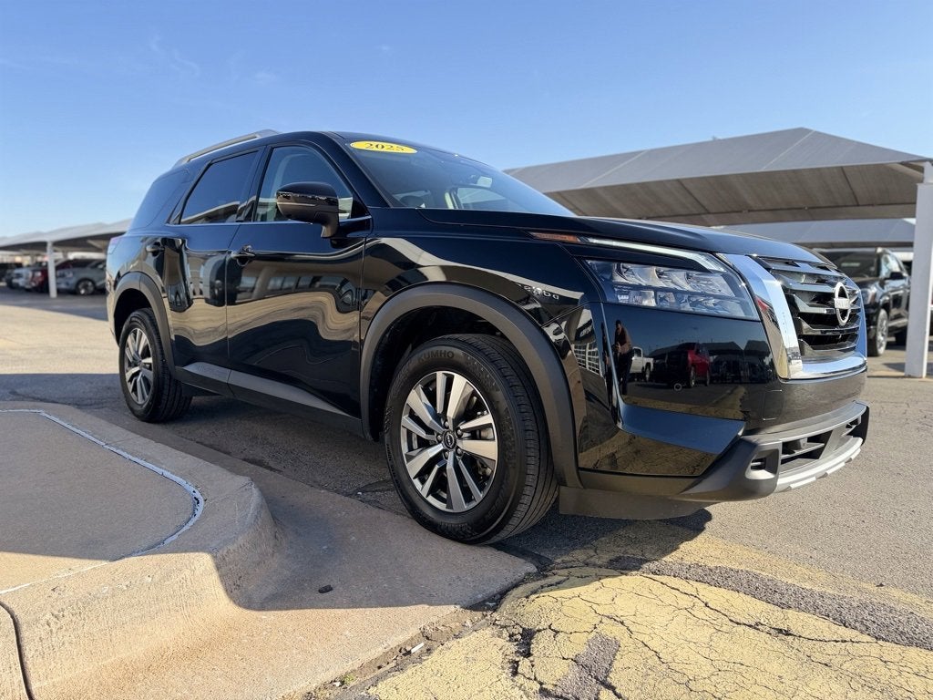 2025 Nissan Pathfinder SL