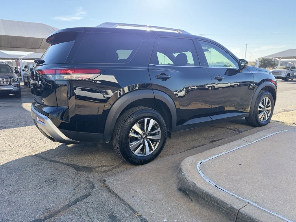 2025 Nissan Pathfinder SL