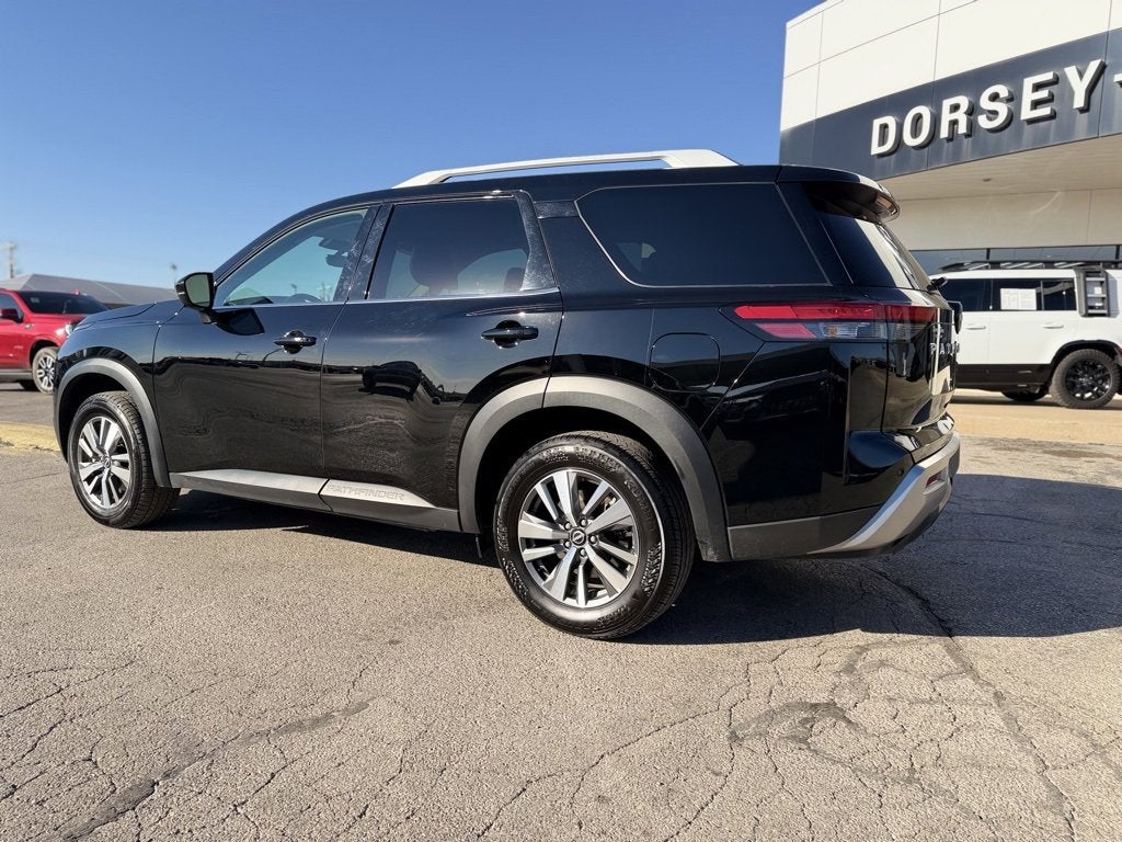 2025 Nissan Pathfinder SL