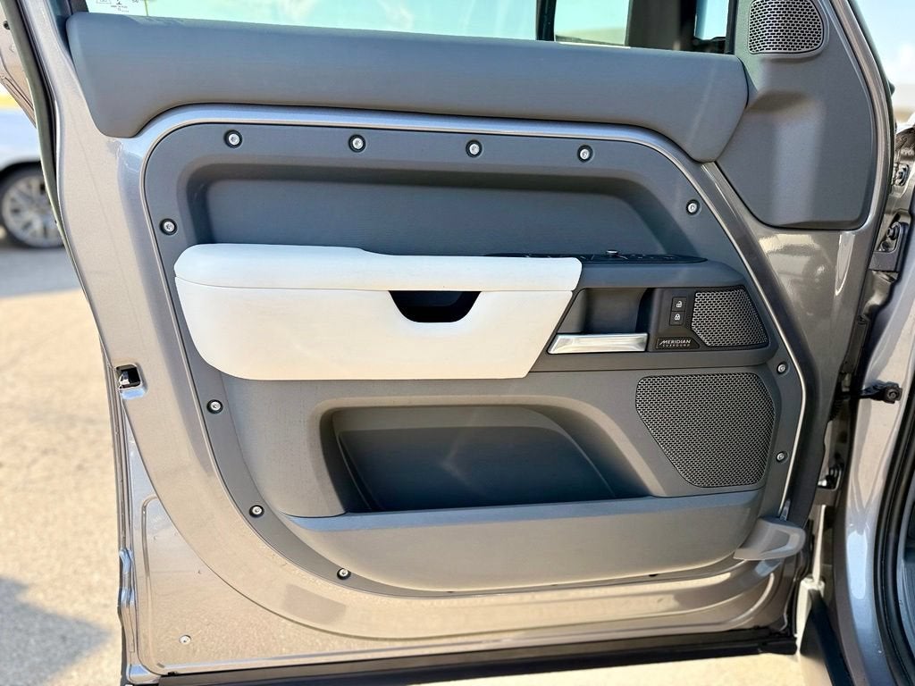 2023 Land Rover Defender X-Dynamic SE
