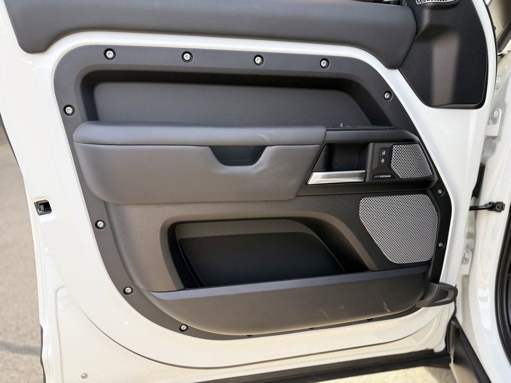 2024 Land Rover Defender Outbound