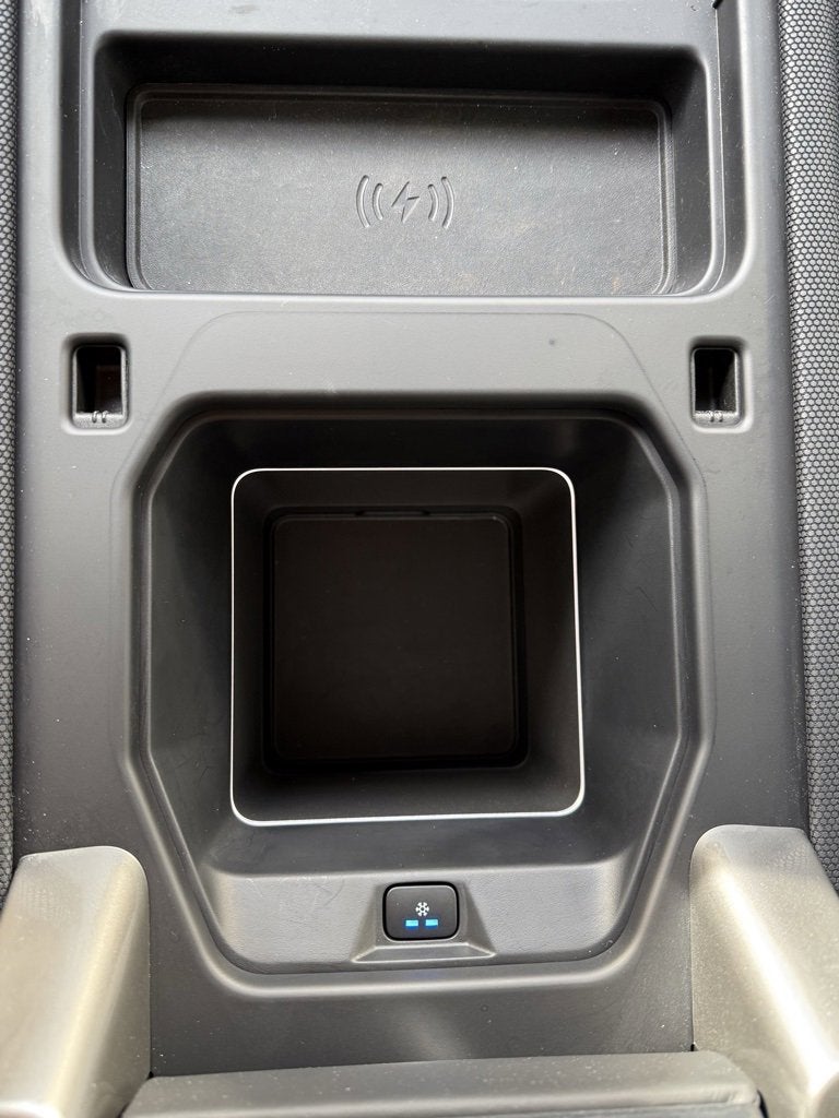 2024 Land Rover Defender Outbound