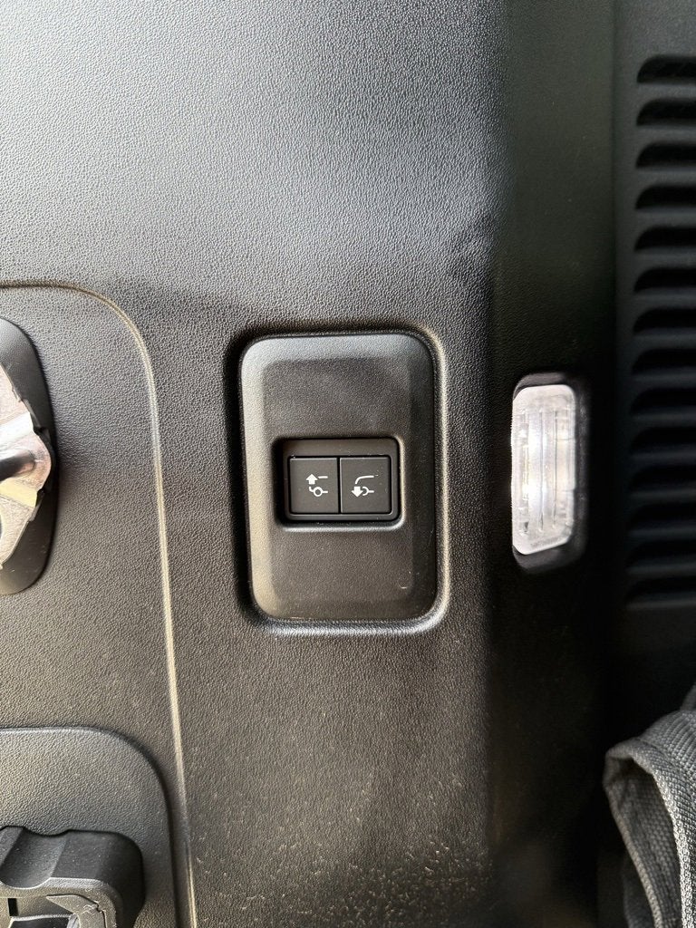 2024 Land Rover Defender Outbound